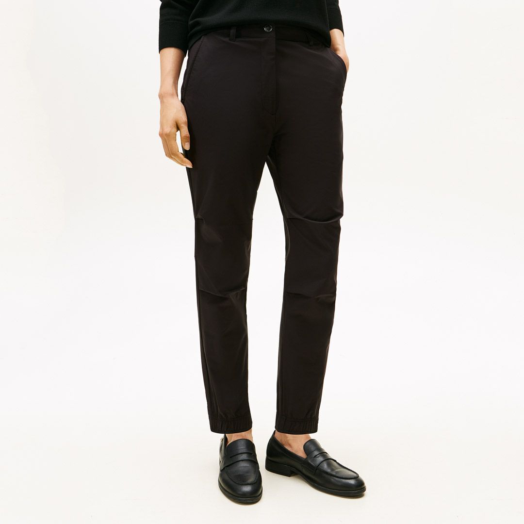 TOMMY HILFIGER GOLF レディース ロングパンツ モデル着用画像