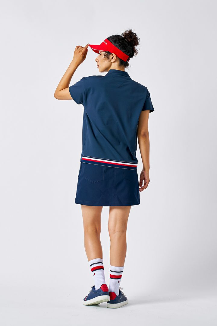 TOMMY HILFIGER GOLF レディース 半袖モックネックシャツ ネイビー　モデル着用画像