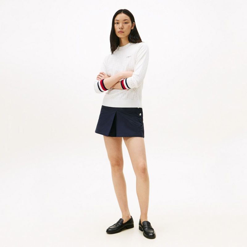 TOMMY HILFIGER GOLF レディース 長袖ニット ホワイト モデル着用画像
