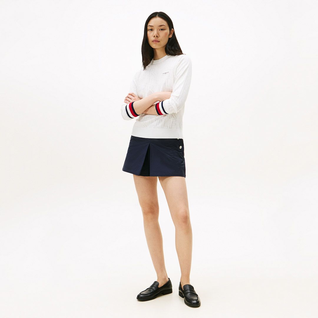 TOMMY HILFIGER GOLF レディース 長袖ニット ホワイト モデル着用画像