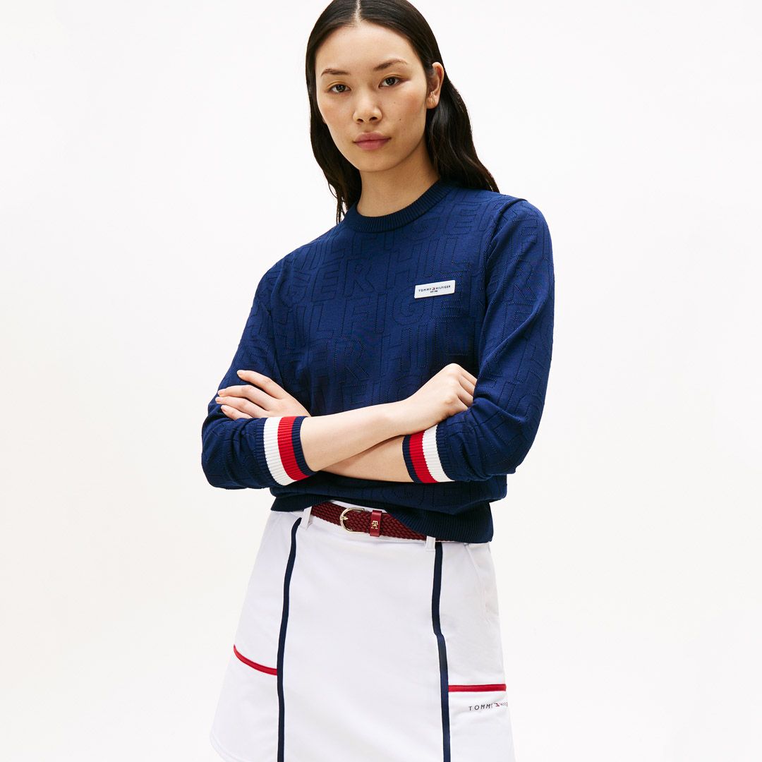 TOMMY HILFIGER GOLF レディース 長袖ニット ネイビー モデル着用画像
