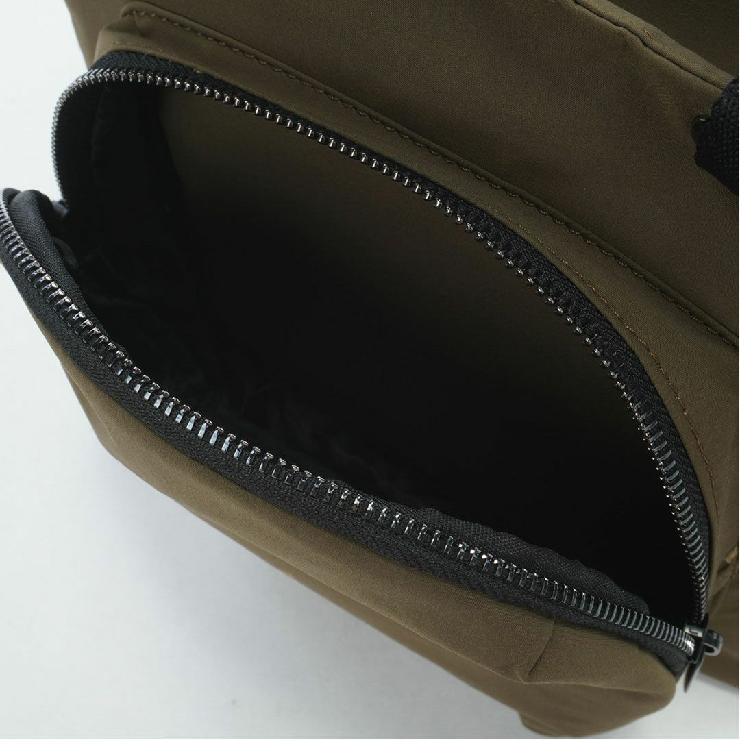 MASTER BUNNY EDITION ユニセックス カートバッグ カーキ