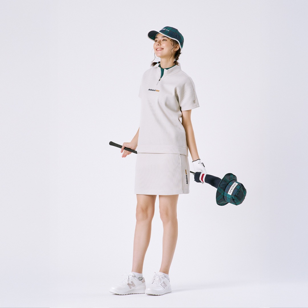 AdmiralGOLF アドミラルゴルフ レディース ゴルフウェア 半袖プルオーバー アイボリー モデル着用1