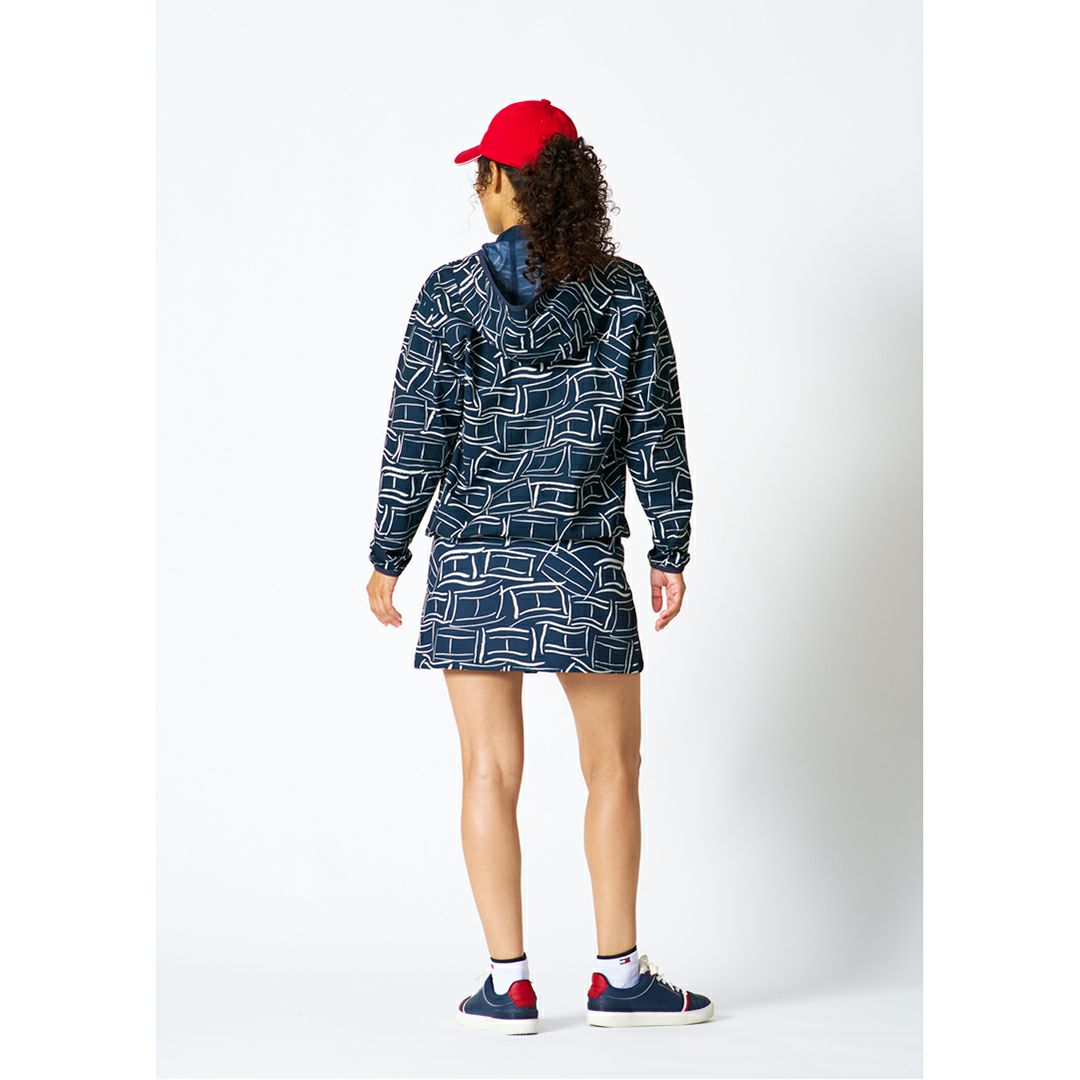 TommyHilfigerGolf トミーヒルフィガーゴルフ レディース ゴルフウェア 長袖 ウィンドジャケット マルチ モデル着用2